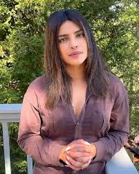 The actress got her hair cut short for her role as alex parrish in hit tv series, quantico. Priyanka Chopra Jonas Shares Diy Zoom Glam Tutorial Gma