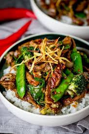 Cook the beef and remove from pan. Spicy Ginger Beef Stir Fry Plus Video Nicky S Kitchen Sanctuary
