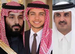 لماذا لقب جلالة الملك عبدالله بملك القلوب ؟؟ شاهد الفيديو. Ù‡Ù„ ÙŠØ¹Ø¯ Ø§Ù„Ø£Ø±Ø¯Ù† ØªÙ†Ø§Ø²Ù„ÙŠØ§ Ù„Ù„Ø§Ø­ÙƒØ§Ù… Ø§Ù„Ø¹Ø±ÙÙŠØ© ÙˆÙ„ÙŠ Ø§Ù„Ø¹Ù‡Ø¯ ÙŠØªÙˆØ§ØµÙ„ Ù…Ø¹ Ø§Ù„Ø®Ù„ÙŠØ¬ ÙˆØ§Ù„Ù…Ù„Ùƒ ÙŠØ·Ù„ Ø¨Ø§Ù„Ø²ÙŠ Ø§Ù„Ø¹Ø³ÙƒØ±ÙŠ Ù„Ø£ÙˆÙ„ Ù…Ø±Ø© Ù…Ù†Ø° Ø´Ù‡ÙˆØ± ØªØ³Ø§Ø¤Ù„Ø§Øª Ø¹Ù† ØªØ¬Ø§Ù‡Ù„ Ù‚Ø·Ø± ÙÙŠ Ø§Ù„Ù…ÙƒØ§Ù„Ù…Ø§Øª Ø§Ù„Ù…Ù„ÙƒÙŠØ© Ø±ØºÙ… Ø²ÙŠØ§Ø±Ø© Ø§Ù„Ø£Ù…ÙŠØ± ØªÙ…ÙŠÙ… ÙˆØ§Ù„Ø£Ù…ÙŠØ± Ø­Ø³ÙŠÙ†