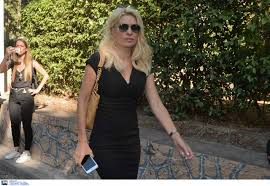 Η ελένη μενεγάκη είναι πασίγνωστη ελληνίδα παρουσιάστρια και από πολλούς έχει χαρακτηριστεί ως βασίλισσα της ελληνικής τηλεόρασης. Ekleise Na Einai Me Thn Elenh Menegakh Sto Mega