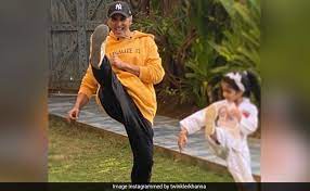 Akshay kumar and family went out for lunch on sunday and the 'the great indian laughter challenge' judge was seen performing some father duties as he carried his little daughter nitara in his arms. Twinkle Khanna Wanted Akshay Kumar To Keep Nitara Busy But Then This Lol Thing Happened