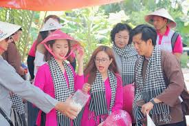 Mới đây, tham gia chương trình trên vtv mang tên bốn mùa yêu thương, diễn viên phương hằng. Gáº¡o Náº¿p Gáº¡o Táº» Thuy Ngan Va PhÆ°Æ¡ng Háº±ng Than Thiáº¿t NhÆ° Hai Chá»‹ Em Vov Vn