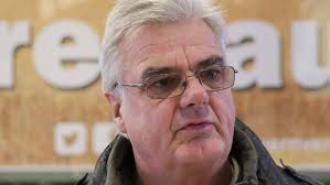 Wer kommt, wer geht: Stühlerücken in Politik und Verbänden