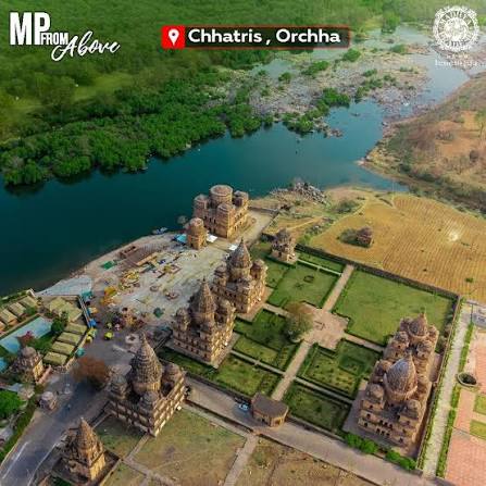 A #quaint #town on the bank of river Betwa, #Orchha is an enthralling site with medieval splendor. In this town proudly stand the cenotaphs of erstwhile Orchha rulers belonging to the Bundela