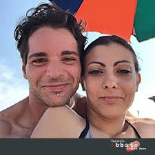 Giornalista professionista dal 2 febbraio 2004. Carmelo Abbate Lui E Roberto Ha 28 Anni Vive Ad Adria Rovigo Ha Una Moglie Giulia E Una Figlia Di 4 Anni Roberto Ha Problemi Di Tossicodipendenza E Disoccupato Il Pane