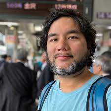 The Buffer app seems to work ok for crossposting