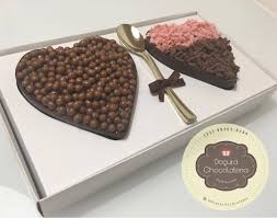 Caixa Para Coração Gourmet De Colher Coracao De Chocolate Duplo Com Recheio De Brigadeiro Gourmet Coracoes De Chocolate Chocolate Recheios