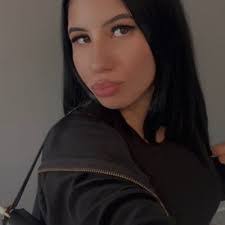 Kaylee Christensen's Instagram, Twitter & Facebook