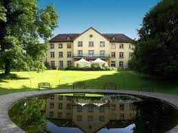 Farbenfroh werden im hotel haus am kurpark in den themenzimmer die 50er und 60er jahre gefeiert. Schloss Am Schonberg In Freiburg Mieten Eventlocation Und Hochzeitslocation Location Mieten Com