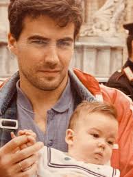 David Cantero: "Conocí a mi padre por primera vez con 5 años: era aviador y  tenía otra mujer y otra familia"