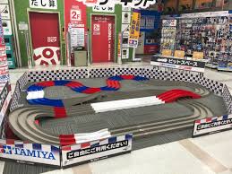 コジマ ビックカメラ柏店 コジカシ On Twitter ﾉ ミニ四駆常設コースがこんな感じになりましたー スタート地点から右回りです 3 エレベーター脇のピットにはコンセントかありますよ ミニ四駆 Mini4wd