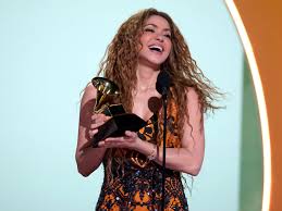 Shakira triunfa en los GRAMMYS y dedica su premio a sus hijos, Milan y Sasha  | ¡HOLA!
