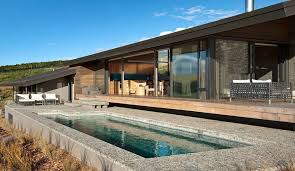 Maison Bois Et Pierres Avec Une Jolie Petite Piscine En Nouvelle Zelande Belle Maison Maison Bois Et Architecture Moderne