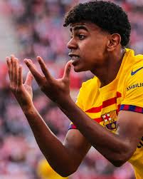 Football fans watching Real Madrid sign Kylian Mbappé: 🗣️ 𝑇ℎ𝑒𝑦  𝑐𝑎𝑛'𝑡 𝑘𝑒𝑒𝑝 𝑔𝑒𝑡𝑡𝑖𝑛𝑔 𝑎𝑤𝑎𝑦 𝑤𝑖𝑡ℎ 𝑖𝑡 🗣️