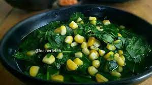 Dalam resep sayur daun kelor berikut, anda juga bisa membuat bakwan dan telur kukus dengan daun kelor! Resep Sayur Bening Daun Kelor Segar Menyehatkan Lifestyle Fimela Com