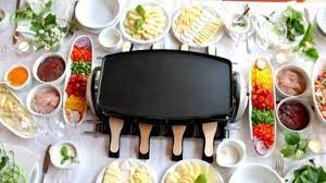 Welche zutaten nimmt für ein leckeres raclette essen??? Was Braucht Man Alles Fur Raclette Rezepte Kochrezepte Diy Geschenke Essen