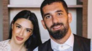 Sosyal medyada canlı yayın konuğu olan doğan, hayatı hakkında açıklamalarda bulundu. Arda Turan Dan Esine Gelin Gibi Gelin Paylasimi Enbursa Haber