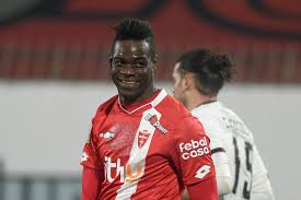 Кому более выгодна возможная сделка? Agent Balotelli Pozvolil Klubu Monca Samostoyatelno Opredelit Zarplatu Igroka I Otkazalsya Ot Komissionnyh