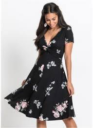 Ainsi une robe à motifs ethnique se porte avec des bottines et un gilet femme tout simple par exemple. Robes D Ete Tendance Pour Femme En Ligne Bonprix