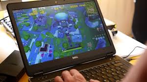 You can play fortnite on most platforms: Dell E6440 With Core I5 Hd 8690m On Fortnite Youtube