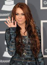 Miley Cyrus Long Red Hairstyles Hairstyles Weekly Miley Cyrus Long Hair Miley Cyrus Miley Cyrus Grammys
