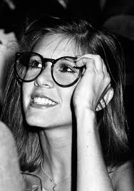 Donna Klein ressemble-t-elle à la jeune Carrie Fisher ? : r/h3h3productions