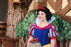 Aux amoureux des classiques disney, à ceux qui se passionnent pour les histoires de princesses et surtout celle de blanche neige, cette catégorie est. Blanche Neige Disney Wikipedia