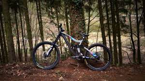 Es giert nach geschwindigkeit auf rennstrecken und will mit straffer führung durch den bikepark gejagt werden. My Dh Bike Votec Vd Comp Bikecheck Youtube