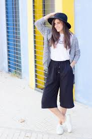 Black And White Square Pants Outfit Ideas Pantalon Culotte Tidy Heels Square Pants Outfit Casual Fashion Casual Outfits