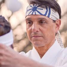 El cocreador de Cobra Kai explica el gran cambio de Daniel LaRusso al final  de la serie de Netflix