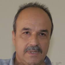 Ο πρόεδρος του νομαρχιακού τμήματος της αδεδυ θόδωρος κακαγιάννης διάβασε καταρχάς και χαιρετισμό αγροτών στην απεργιακή κινητοποίηση και ακολούθησε ο πρόεδρος της ελμε αλέξανδρος μόσχος, ο πρόεδρος των εκπαιδευτικών πρωτοβάθμιας ημαθίας, παύλος τουτουντζίδης και. Prwth Matia Sthn Enhmerwsh Proedros Nom Tm Adedy Lasi8ioy Basilhs Kalimantzalhs 24 09 2019 By Latw Fm News