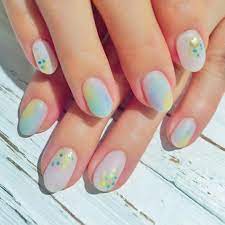 氷砂糖のように ひんやり涼しげ すりガラスネイル 作る夏の指先 キナリノ すりガラスネイル ネイル ネイルデザイン