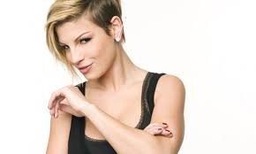 Pop singer emma topped the charts in 2010 with her debut ep after winning the reality show amici di maria de filippi. Emma Marrone Style Mezzo Corto Mezzo Lungo Short Hair Styles Emma Style