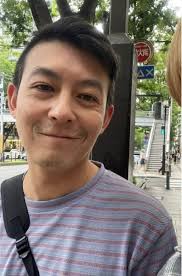 被误认是陈奕迅！陈冠希暴怒打人、吐口水！