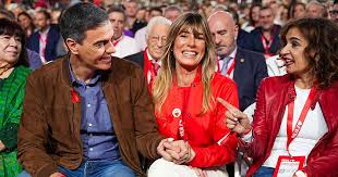 Las acusaciones del caso Begoña trabajan en una ampliación de querella tras  los wasaps entre Sánchez y Ábalos por Air Europa