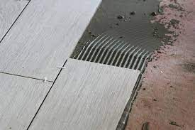 Wir empfehlen bei der verlegung eines formats eine fugenbreite von 2 mm, bei einem mischverband eine fugenbreite von 3 mm. Bodenfliesen Verlegen Fliesen24 Com Fliesen24