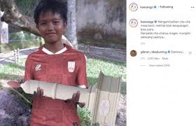 Ia anak bungsu dari tiga bersaudara. Kaesang Pangarep Posting Foto Masa Kecil Diedit Bentuk Tangannya Ngeri Ya Matamata Com