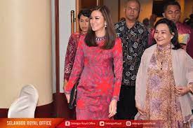 Sultan selangor merupakan ketua agama di negerinya, baginda juga merupakan kapten tentera laut diraja malaysia (tldm). 30 Julai 2018 Dymm Tengku Selangor Royal Office Facebook