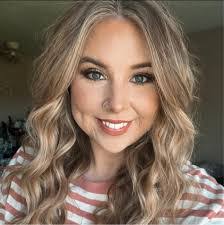 Gale Dunn's Instagram, Twitter & Facebook