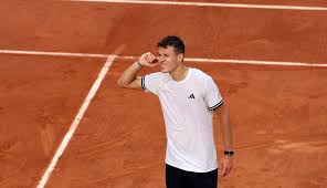 Mensik recupera fisicamente e despacha De Minaur; De Jong é o primeiro lucky loser nos 'oitavos' desde 2012