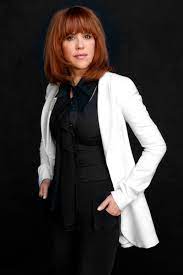 Fractured Beauty With Molly Ringwald Modern Love