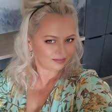 Transrodna pjevačica se udala u Mostaru