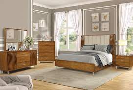 Appreciated for centuries for its versatility and beauty, the warm, rich tones of bamboo make it a star material for designers. New Classic Furniture 4pc Bamboo Wave Bedroom Set In Natural