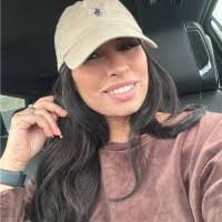 Amanda Irving's Instagram, Twitter & Facebook