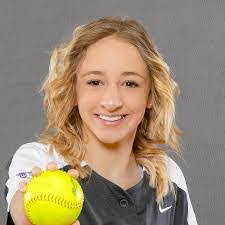 Julia Root's Instagram, Twitter & Facebook