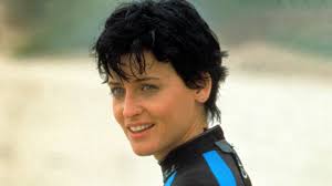 90s actress, 60, looks so different with baggy tee, cargo pants and spiky  blond hair in LA 30 years after Hollywood fame