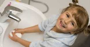 Cum să scapi de microbii periculoşi din casă