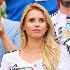 Auf instagram teilte scarlett ein süßes pic, auf dem sie ihre tochter auf dem arm hat. Marco Reus Bvb Star Postet Erstes Foto Seiner Tochter Gala De