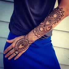 The back is a vast body part, so when choosing back henna tattoo designs, it's best to consider large designs that will be conspicuous. Anoushka Irukandji Henna Mehndi Mehandi Arm Patterns Indian Bodyart Brisbane Queensland Aust Tatuajes Bonitos Tatuajes Disenos De Unas