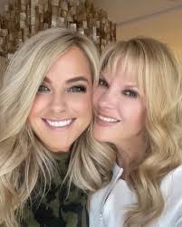 2 blondes are better then 1! 👱‍♀️ 👱‍♀️